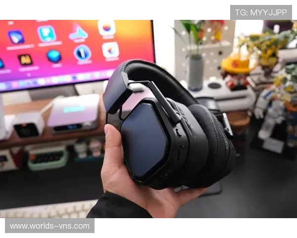 可拆卸猫耳朵设计的游戏头戴式耳机打造独特沉浸体验让你与游戏世界零距离接触